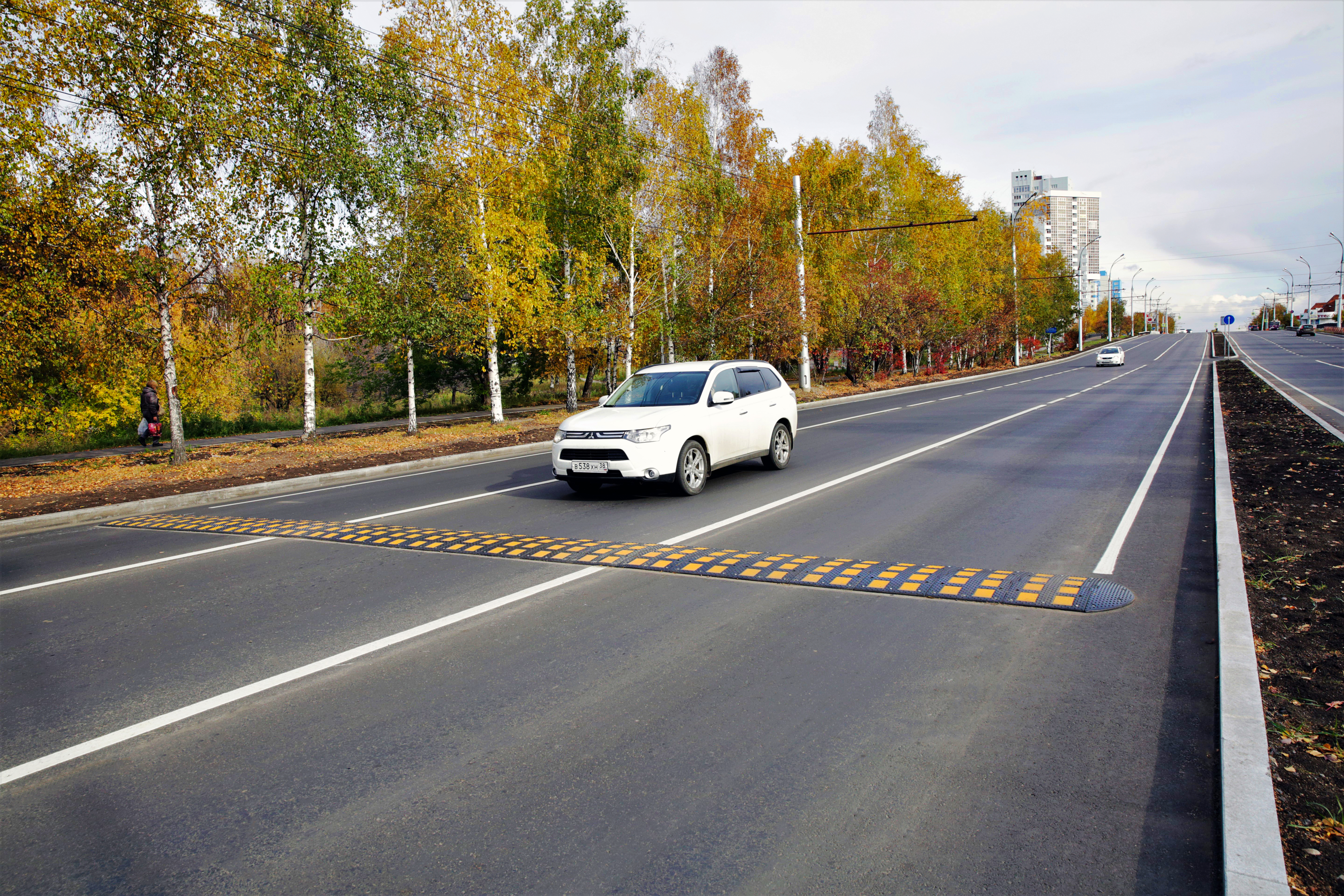 пдд картинки. самые безопасные дороги. лежачий полицейский. разметка автомобильных дорог. безопасеностьна дороге.